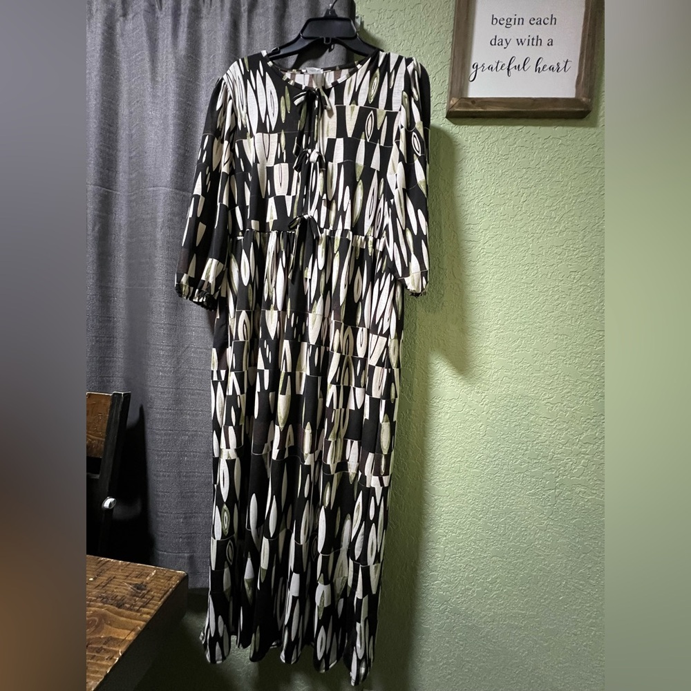 Patterned Black and Cream Long Sleeve Maxi Dress